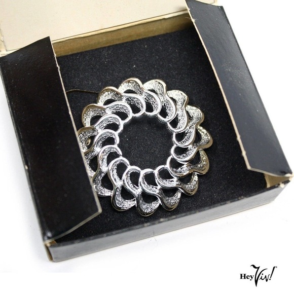 Vintage Sarah Coventry 2" Circle Pin - Fashion Round 6314 Original Box - Hey Viv - Picture 1 of 6